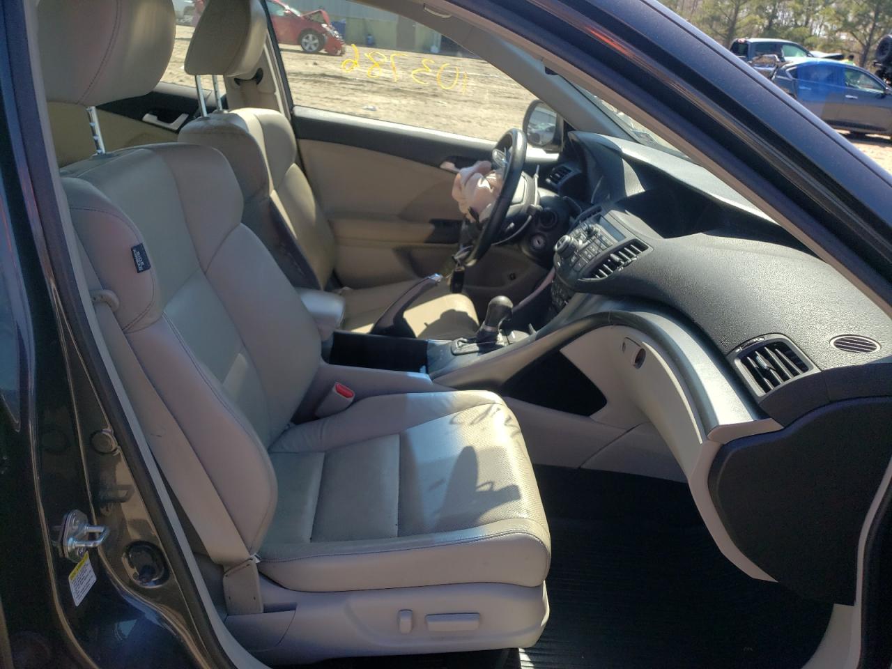 Photo 5 from auction – 2011 ACURA TSX with VIN JH4CU2F64BC005159