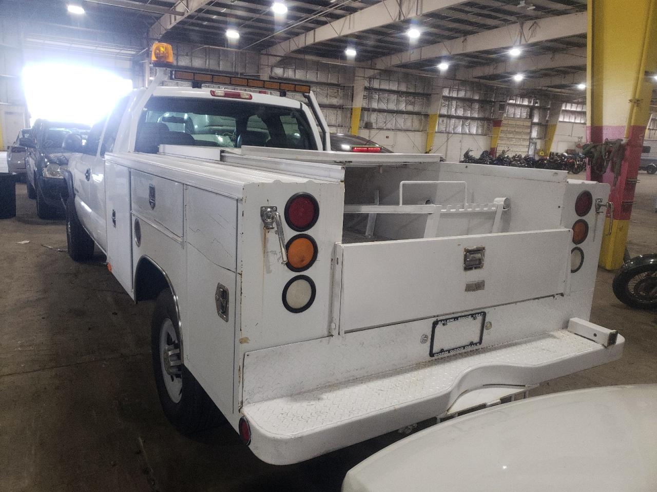 Photo 3 from auction – 2005 CHEVROLET SILVERADO with VIN 1GBHC29U15E308885