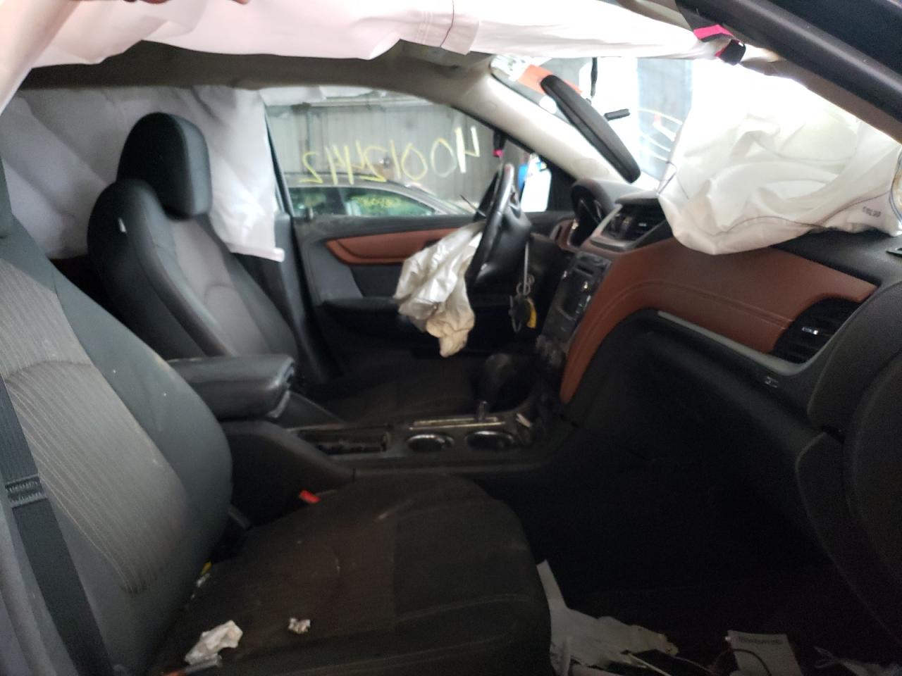 Photo 5 from auction – 2016 CHEVROLET TRAVERSE L with VIN 1GNKVGKDXGJ223774