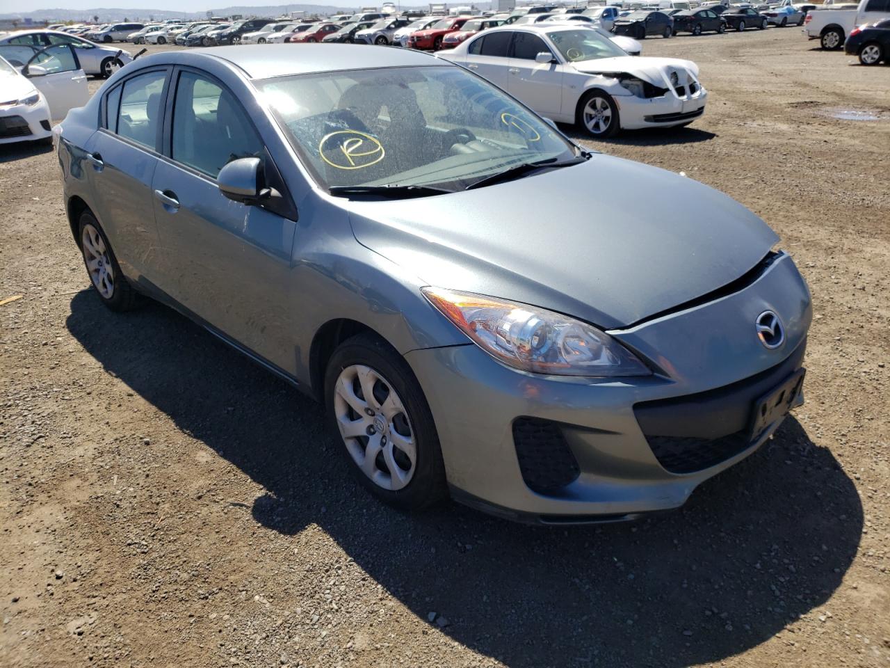 MAZDA 3 I 2013 with VIN JM1BL1U83D1717126 - Photo from auction