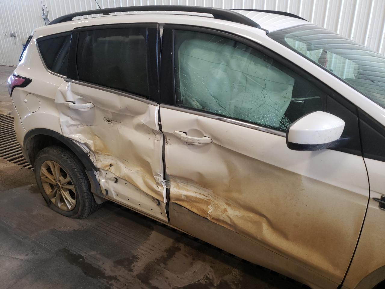 Photo 9 from auction – 2018 FORD ESCAPE SEL with VIN 1FMCU9HD2JUC82581