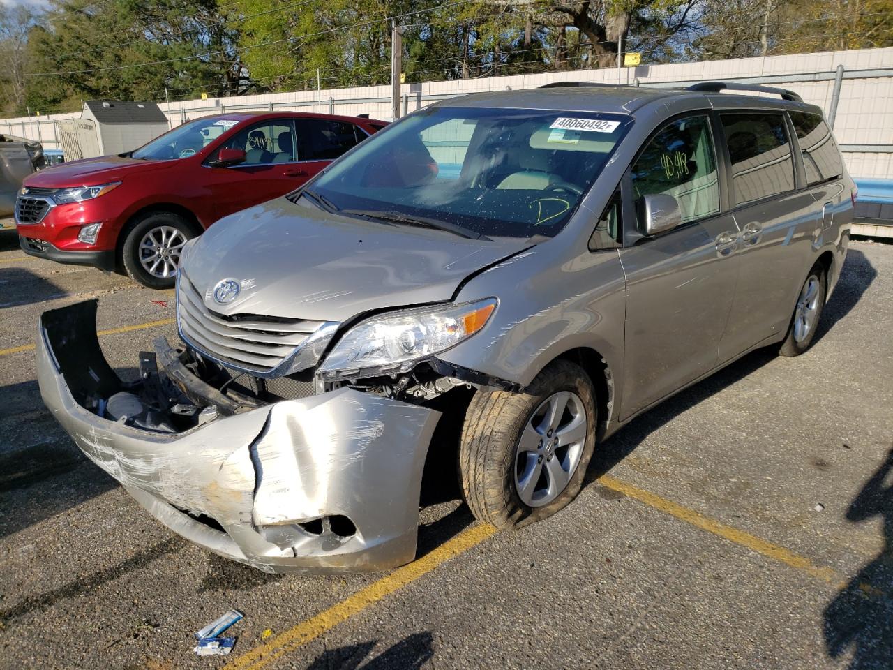 Photo 2 from auction – 2017 TOYOTA SIENNA LE with VIN 5TDKZ3DC4HS834723