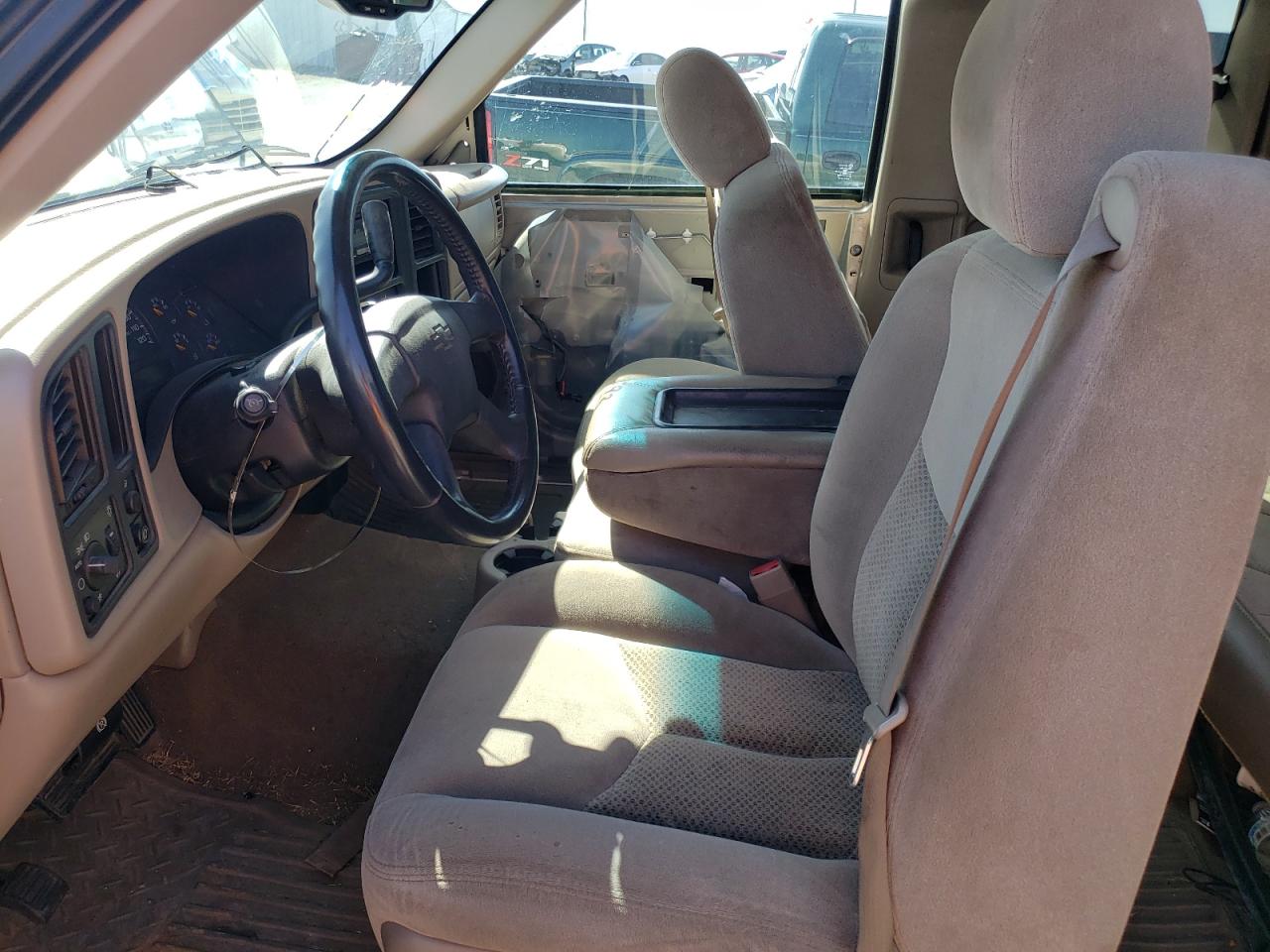 Photo 5 from auction – 2005 CHEVROLET SILVERADO with VIN 2GCEC19T951203593