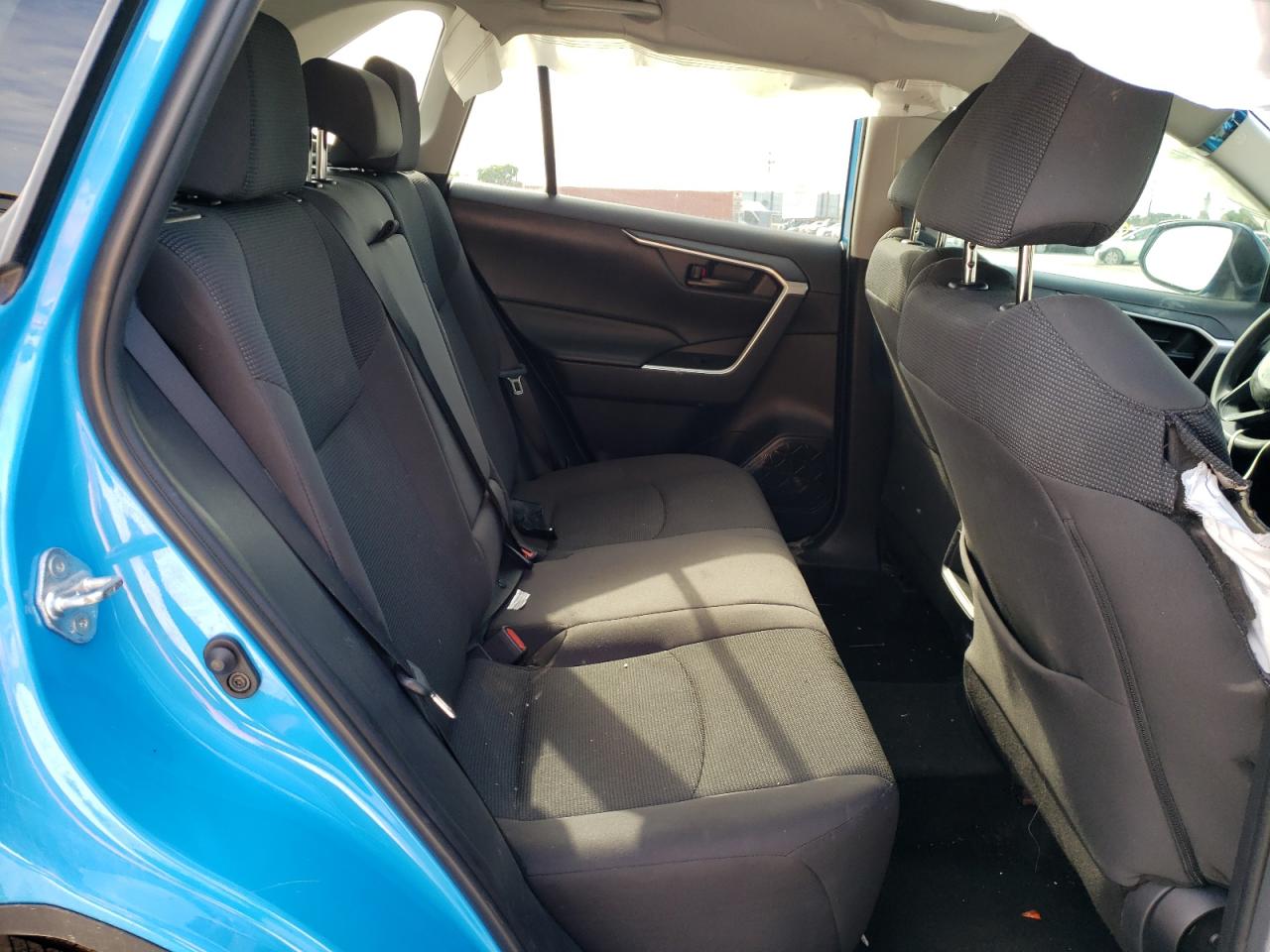 Photo 6 from auction – 2019 TOYOTA RAV4 LE with VIN 2T3H1RFV6KW012983