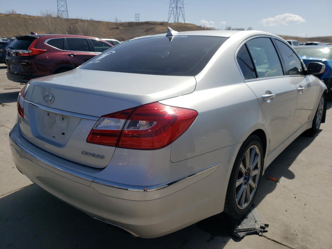 Photo 4 from auction – 2013 HYUNDAI GENESIS 3. with VIN KMHGC4DD3DU236209