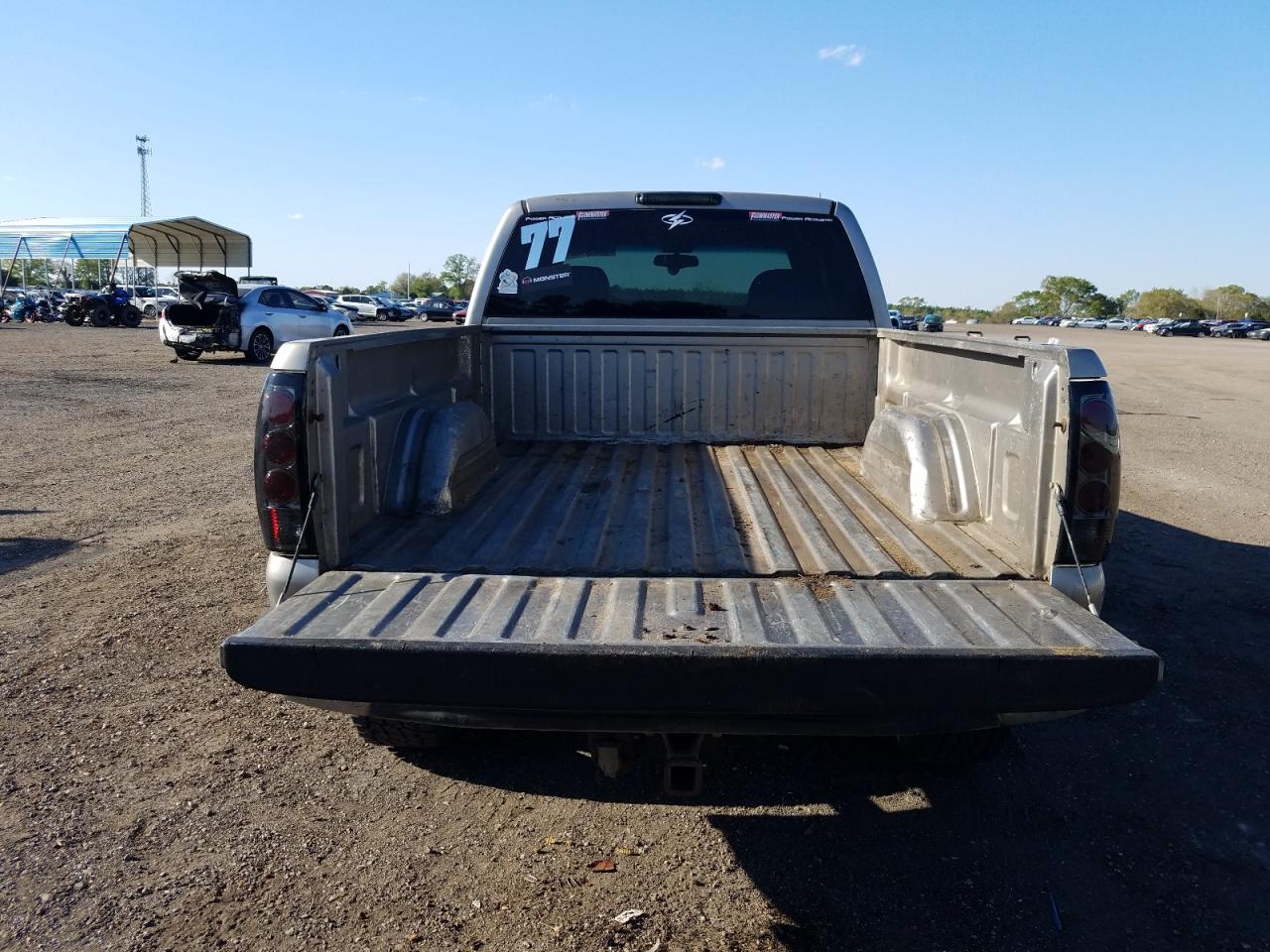 Photo 9 from auction – 2000 CHEVROLET SILVERADO with VIN 1GCEK19T1YE356748