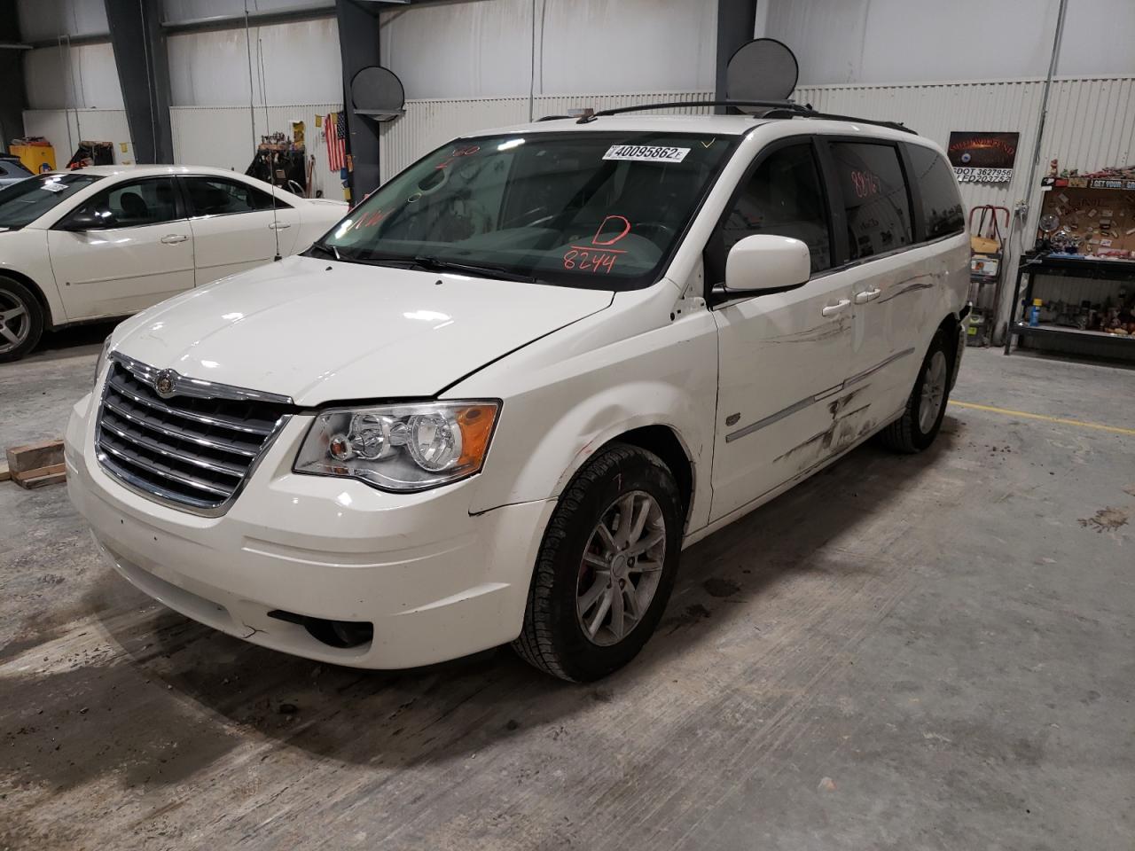Photo 2 from auction – 2009 CHRYSLER TOWN & COU with VIN 2A8HR54159R648244