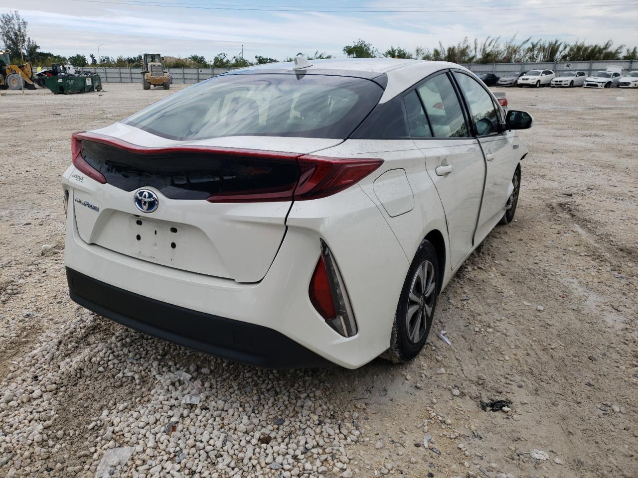 Photo 4 from auction – 2018 TOYOTA PRIUS PRIM with VIN JTDKARFP0J3079779