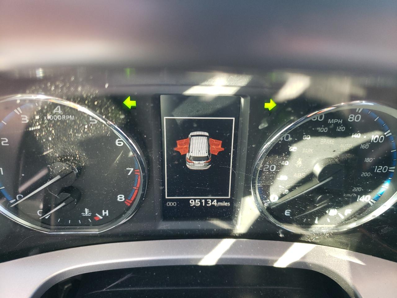 Photo 8 from auction – 2018 TOYOTA RAV4 LIMIT with VIN JTMDFREV8JJ745986