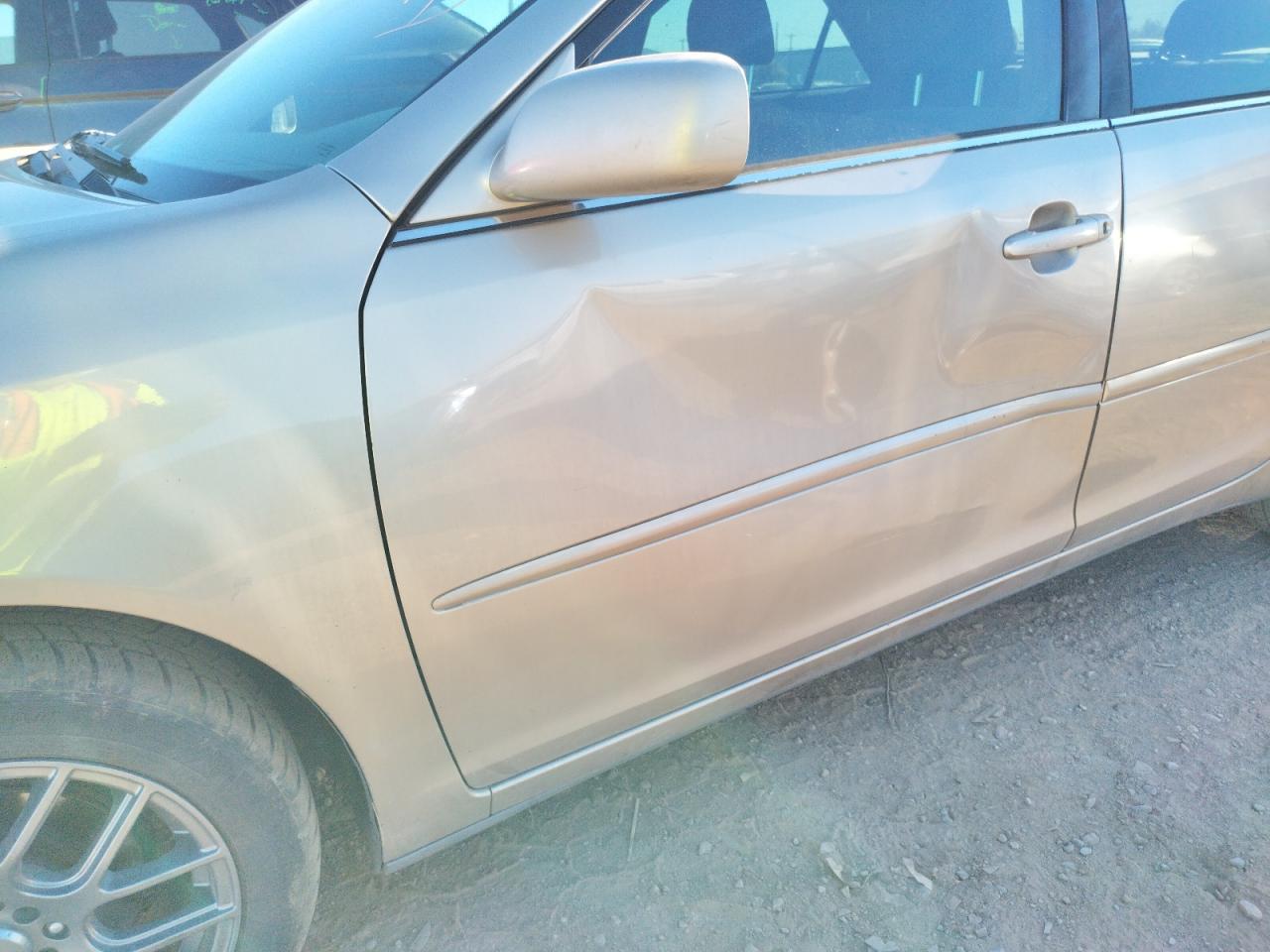 Photo 9 from auction – 2005 TOYOTA CAMRY LE with VIN 4T1BE32K65U569232