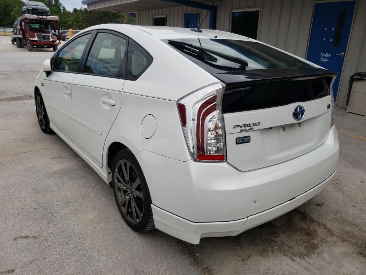 Photo 3 from auction – 2013 TOYOTA PRIUS with VIN JTDKN3DU9D1655265