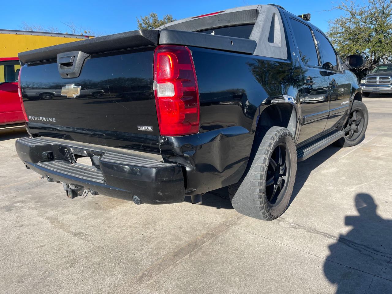 Photo 4 from auction – 2007 CHEVROLET AVALANCHE with VIN 3GNEC12087G320857