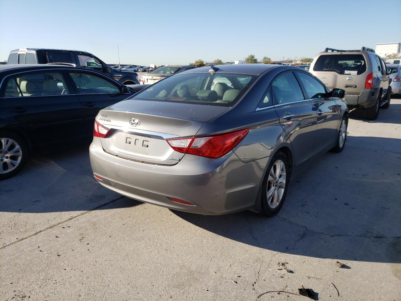 Photo 4 from auction – 2013 HYUNDAI SONATA SE with VIN 5NPEC4AC5DH638945