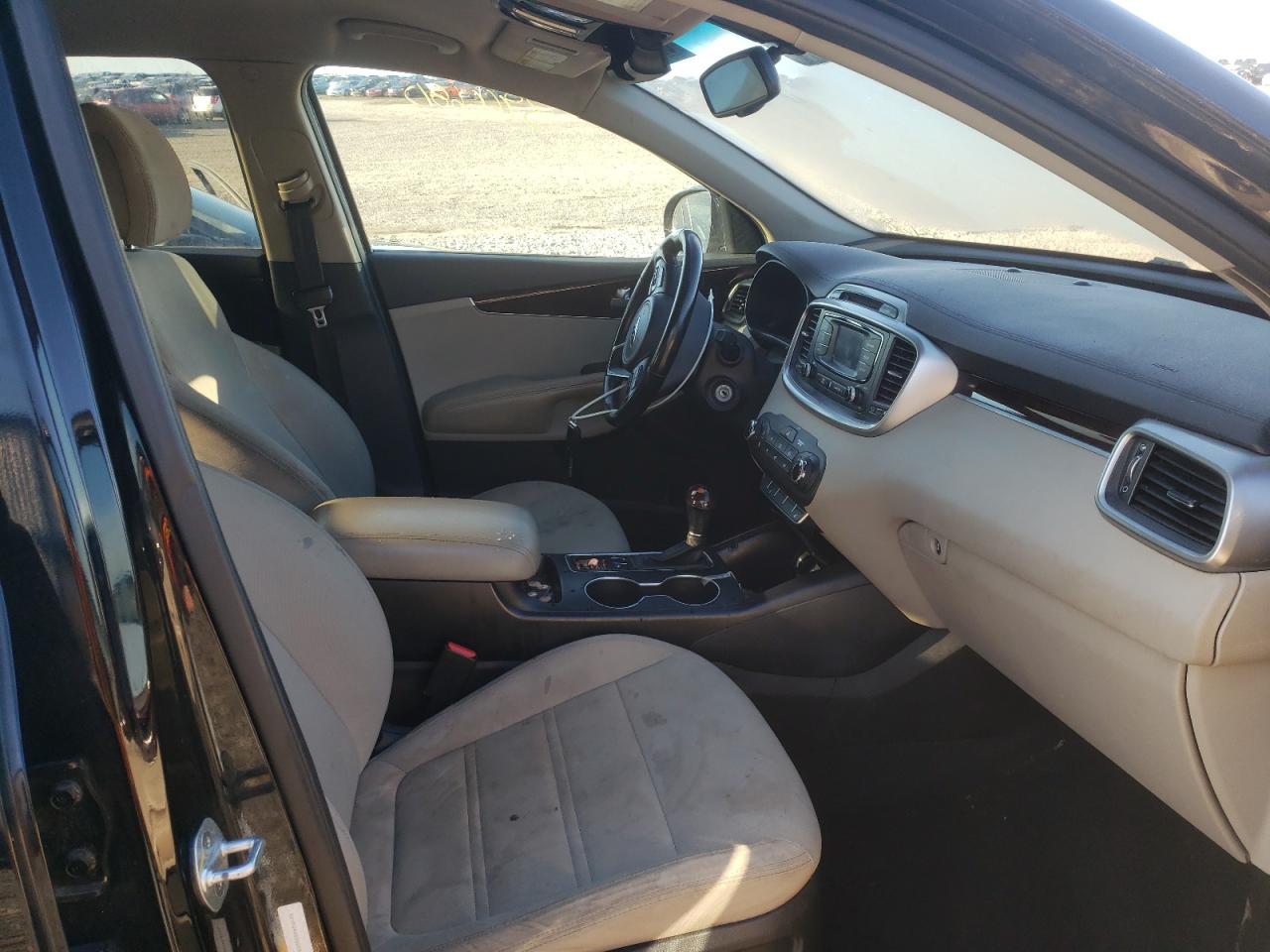 Photo 5 from auction – 2016 KIA SORENTO LX with VIN 5XYPG4A50GG054060
