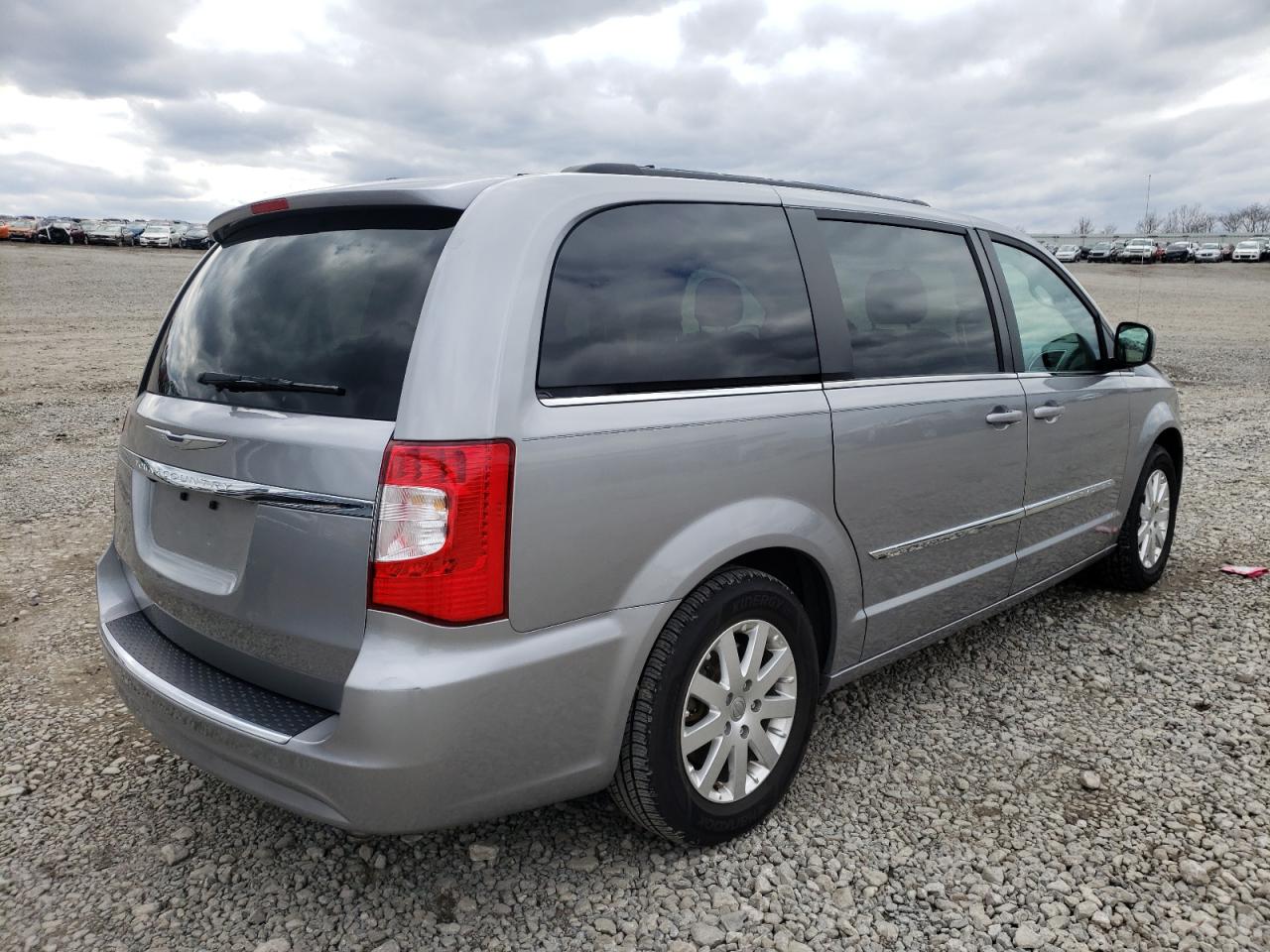 Photo 4 from auction – 2016 CHRYSLER TOWN & COU with VIN 2C4RC1BG2GR193511
