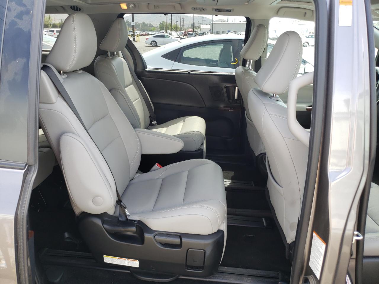 Photo 6 from auction – 2018 TOYOTA SIENNA LIM with VIN 5TDYZ3DC5JS964736