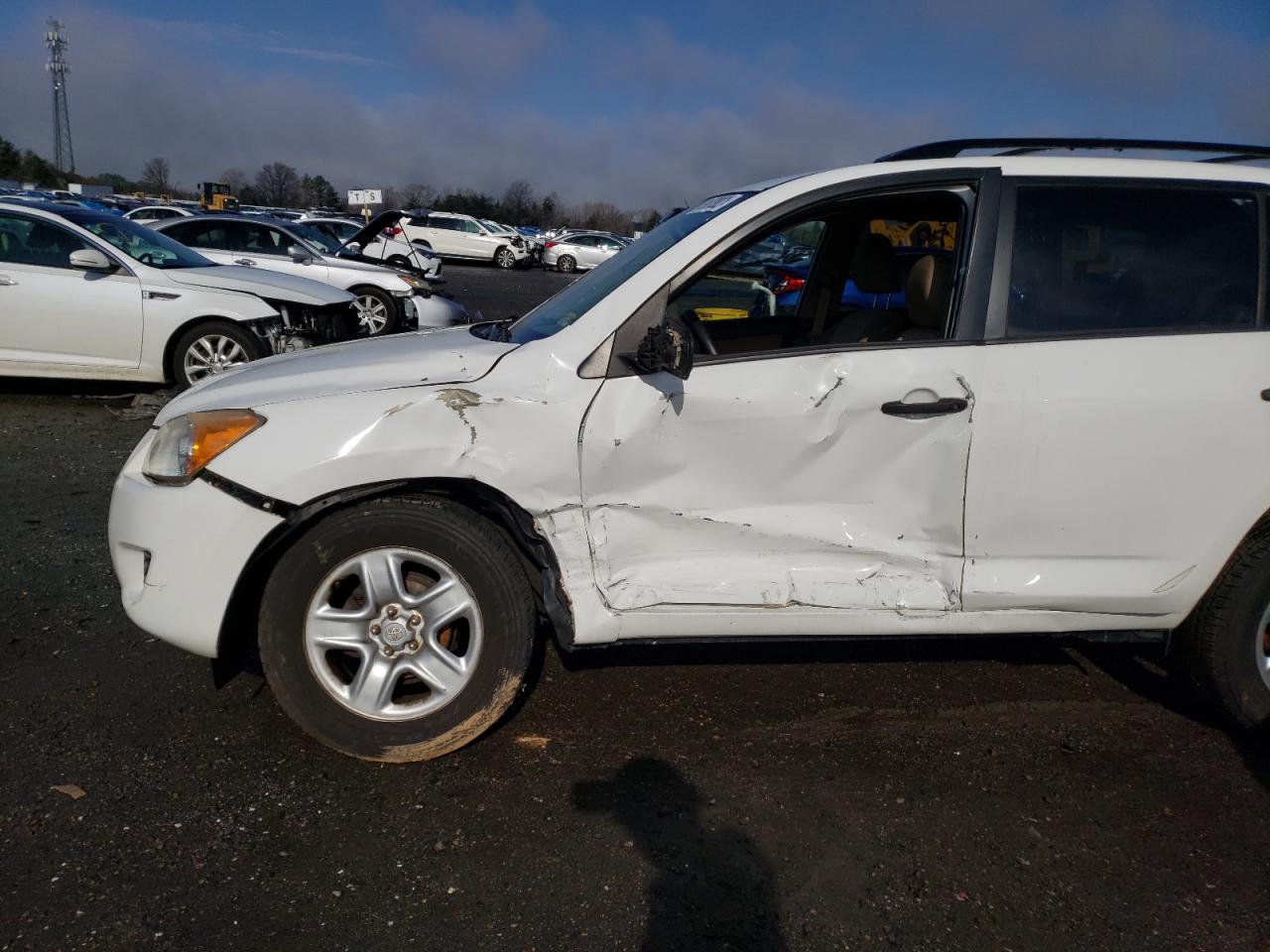 Photo 9 from auction – 2011 TOYOTA RAV4 with VIN JTMBF4DVXBD041395
