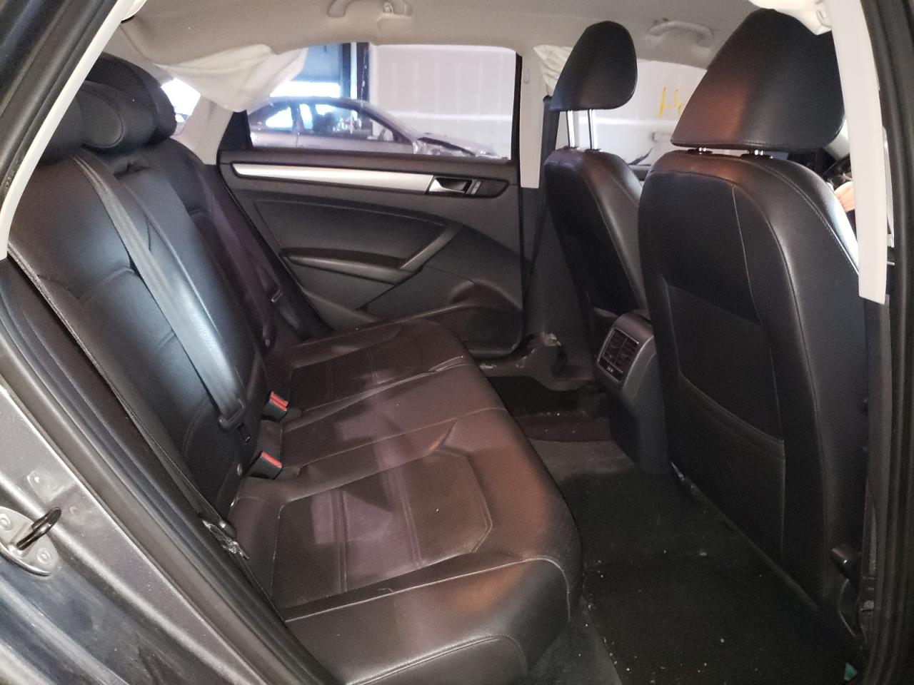 Photo 6 from auction – 2014 VOLKSWAGEN PASSAT SE with VIN 1VWBT7A35EC063440