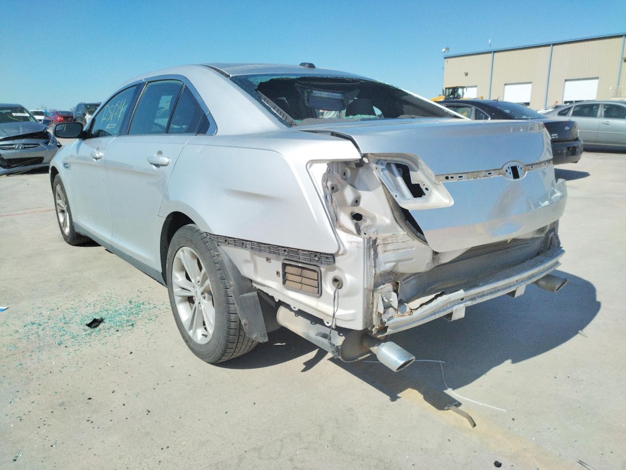 Photo 3 from auction – 2013 FORD TAURUS SEL with VIN 1FAHP2E82DG138358