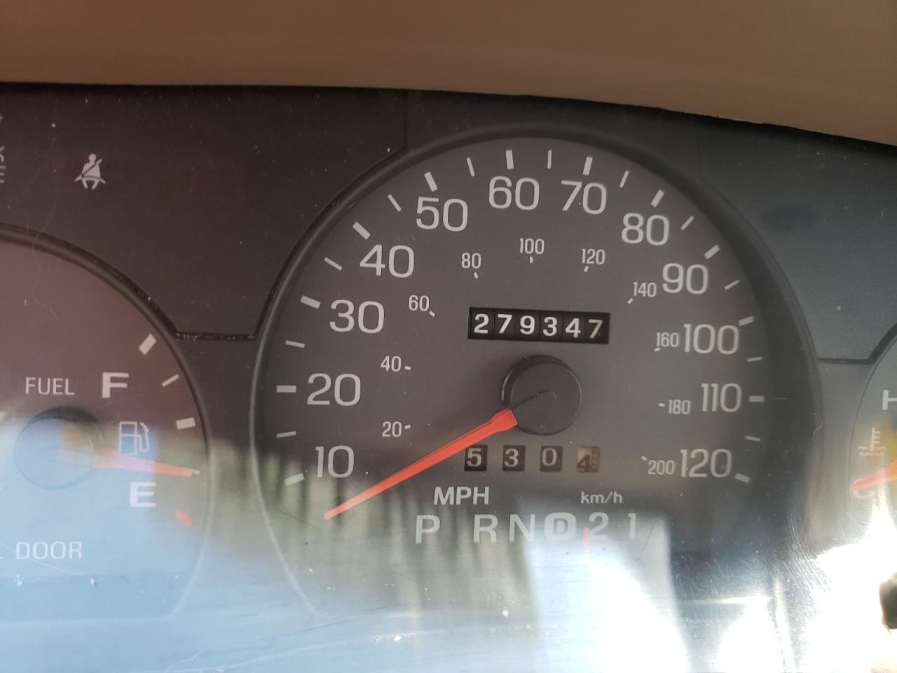 Photo 8 from auction – 2004 MERCURY GRAND MARQ with VIN 2MEFM75W24X693597