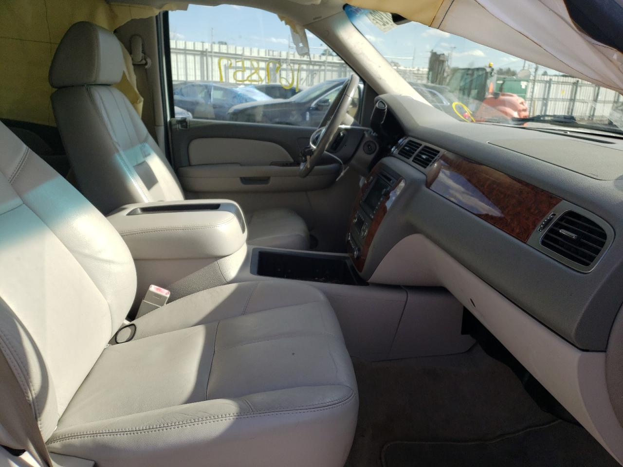 Photo 5 from auction – 2007 CHEVROLET TAHOE C150 with VIN 1GNFC13097R387843
