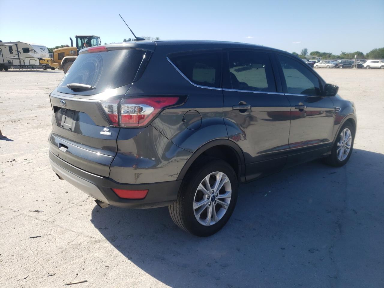 Photo 4 from auction – 2017 FORD ESCAPE SE with VIN 1FMCU0G9XHUC03631