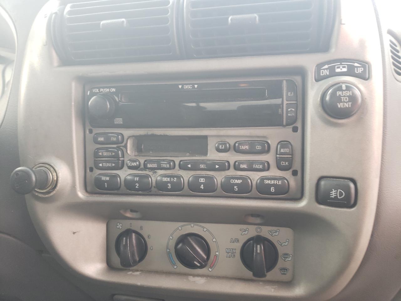 Photo 9 from auction – 2001 FORD EXPLORER S with VIN 1FMZU67E01UC58377