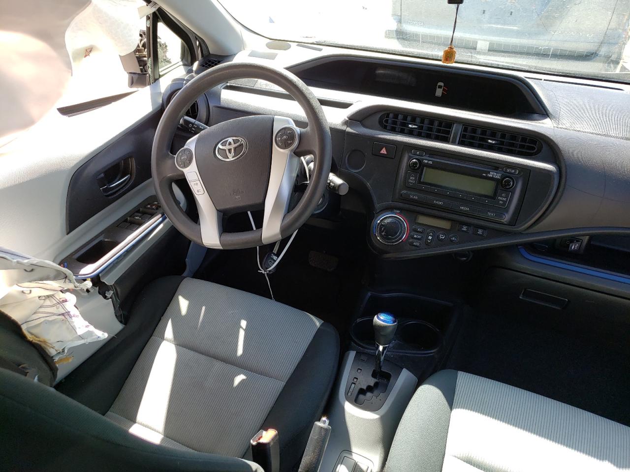 Photo 9 from auction – 2013 TOYOTA PRIUS C with VIN JTDKDTB33D1031961