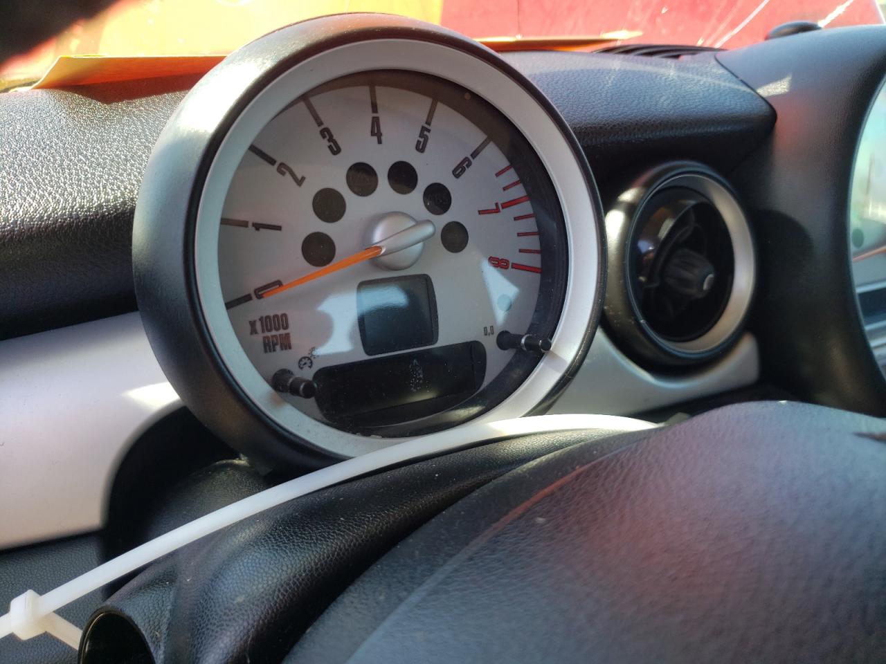 Photo 8 from auction – 2009 MINI COOPER with VIN WMWMF33569TU72379