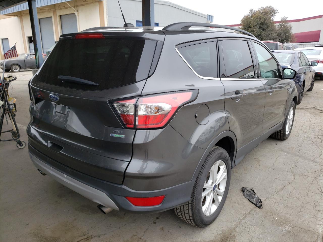 Photo 4 from auction – 2018 FORD ESCAPE SE with VIN 1FMCU0GD2JUA72124