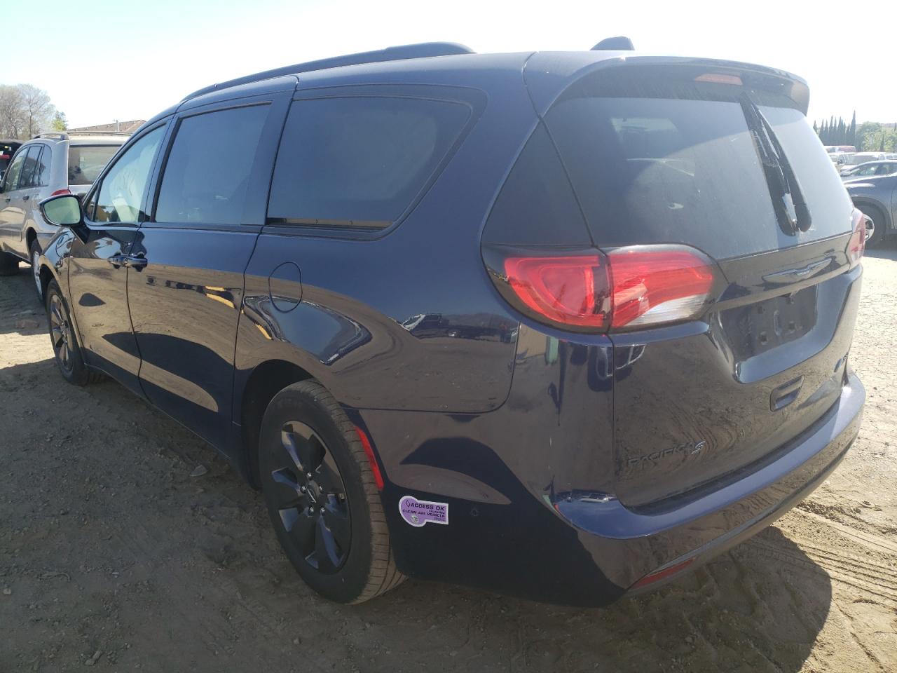 Photo 3 from auction – 2019 CHRYSLER PACIFICA H with VIN 2C4RC1N72KR630153
