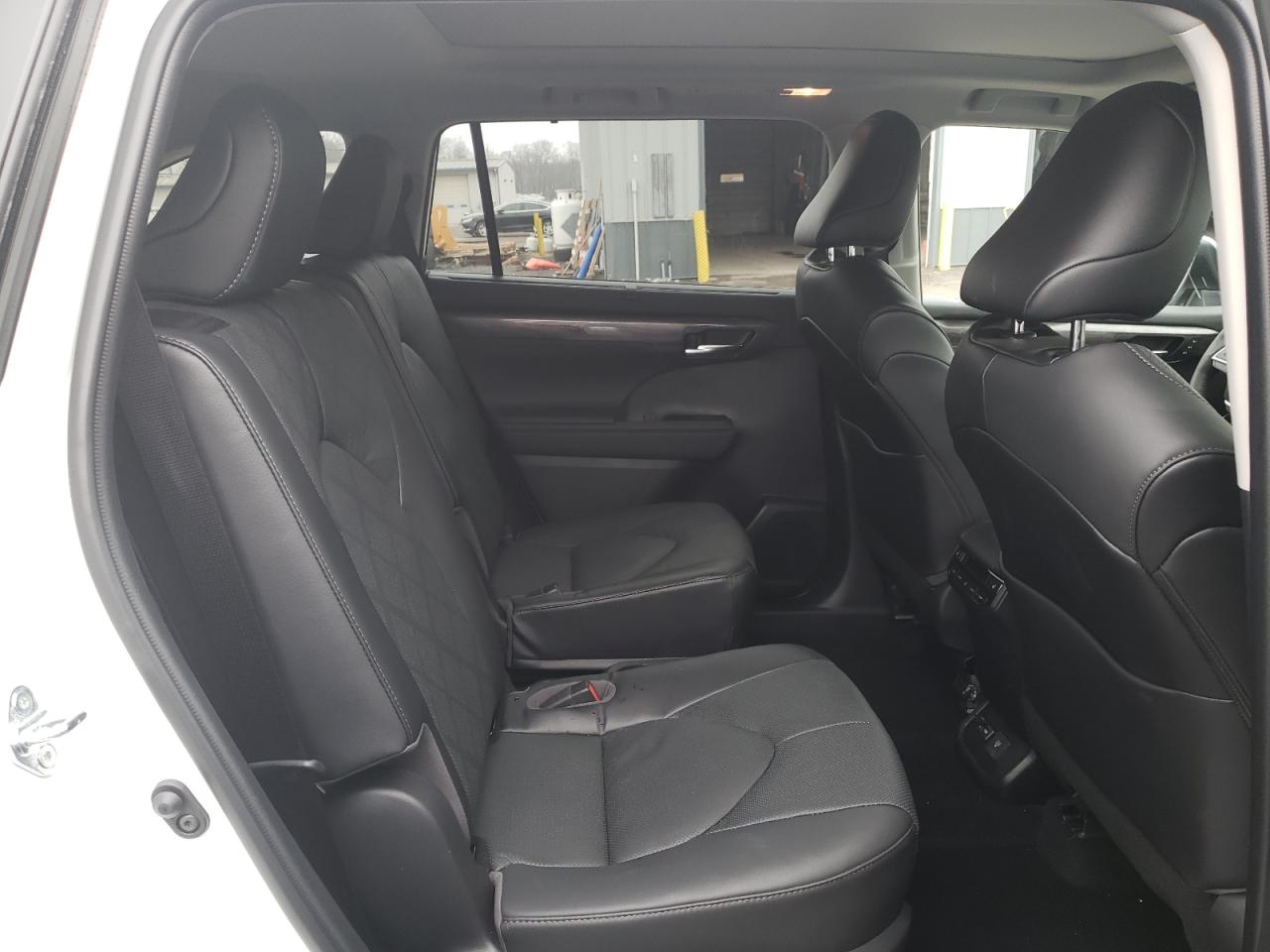 Photo 6 from auction – 2022 TOYOTA HIGHLANDER with VIN 5TDFZRBH4NS198416