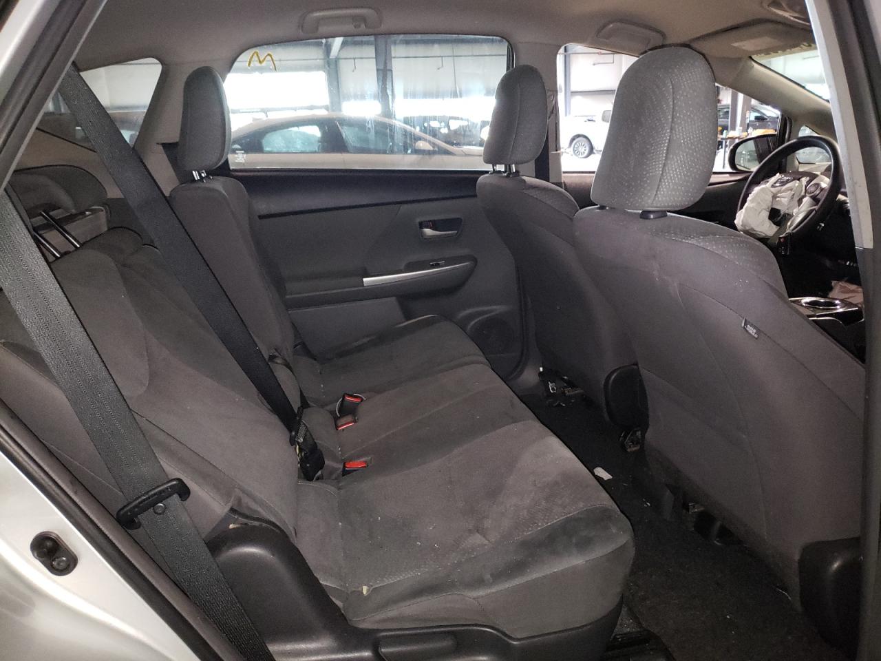 Photo 6 from auction – 2014 TOYOTA PRIUS V with VIN JTDZN3EUXE3337089