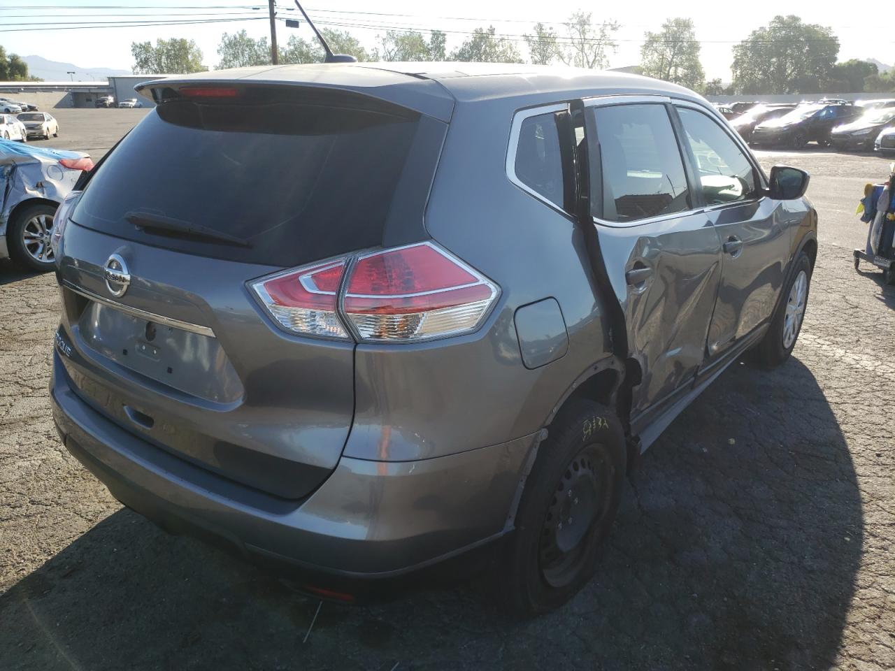 Photo 4 from auction – 2016 NISSAN ROGUE S with VIN KNMAT2MT7GP687359