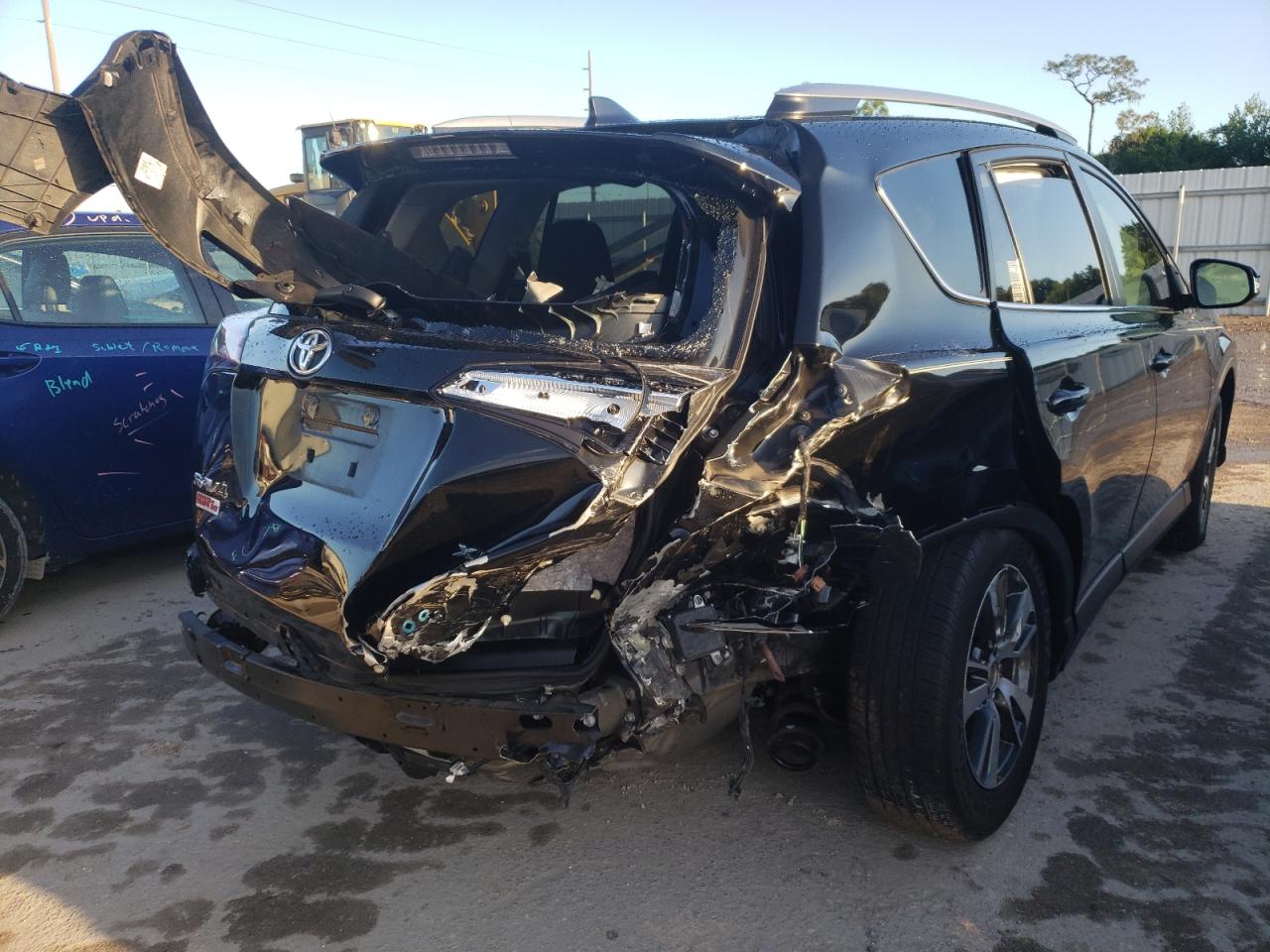 Photo 9 from auction – 2017 TOYOTA RAV4 XLE with VIN 2T3WFREV1HW398893