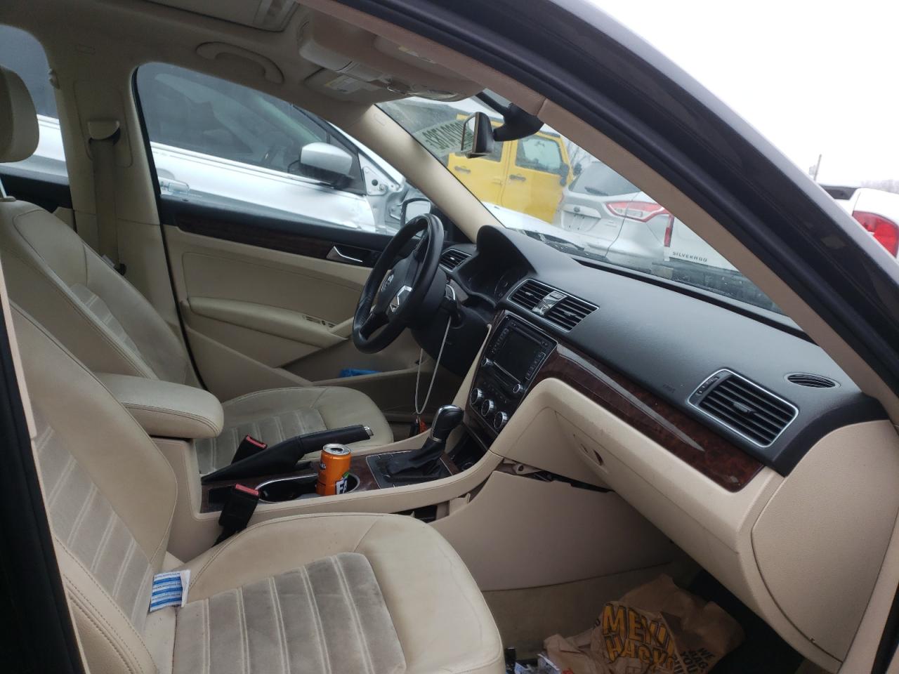 Photo 5 from auction – 2013 VOLKSWAGEN PASSAT SEL with VIN 1VWCN7A33DC033429
