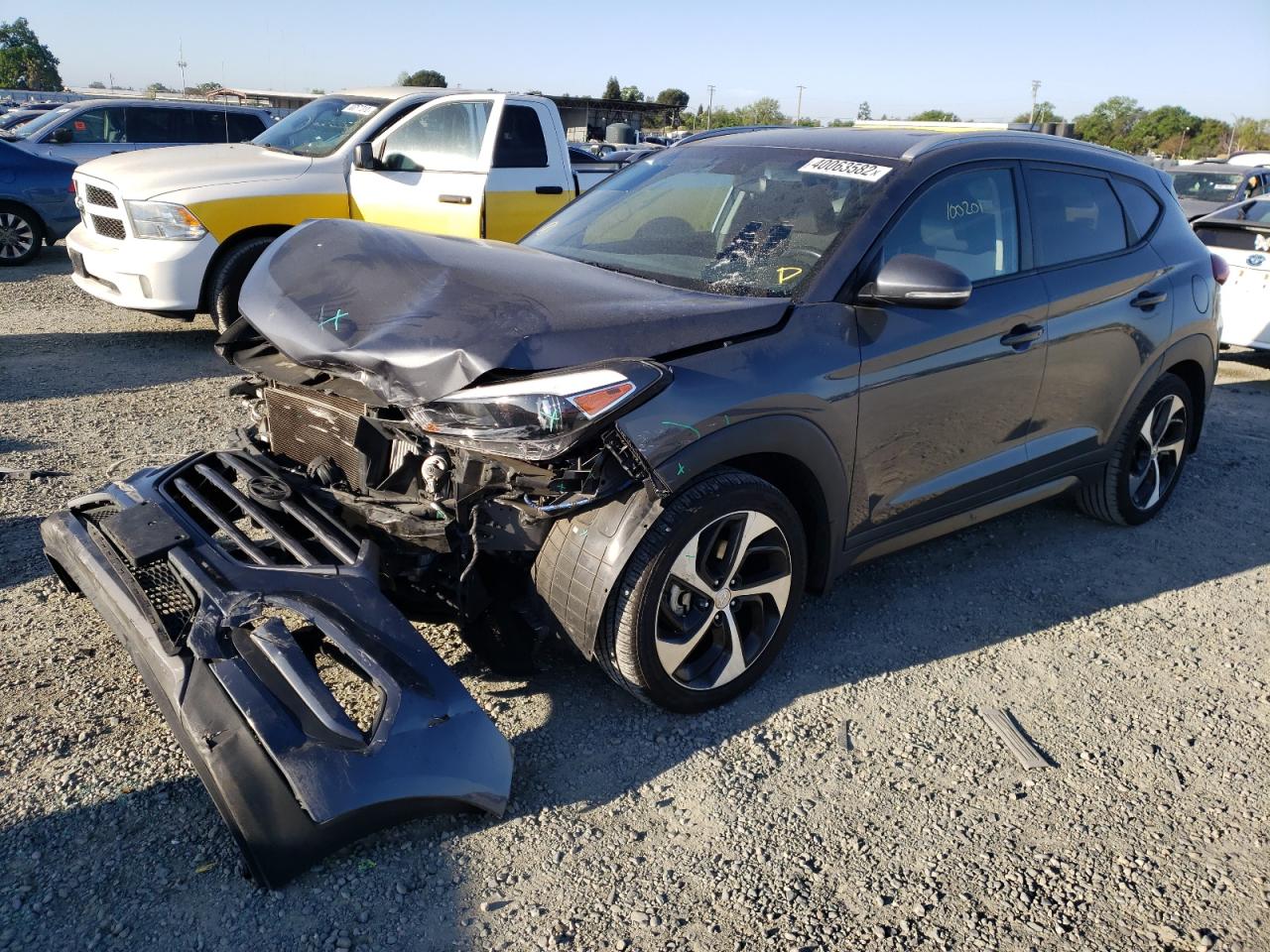 Photo 2 from auction – 2016 HYUNDAI TUCSON LIM with VIN KM8J33A24GU089700