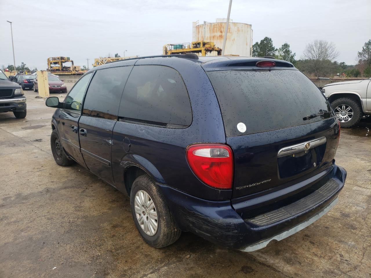 Photo 3 from auction – 2005 CHRYSLER TOWN AND C with VIN 2C4GP44R55R597282
