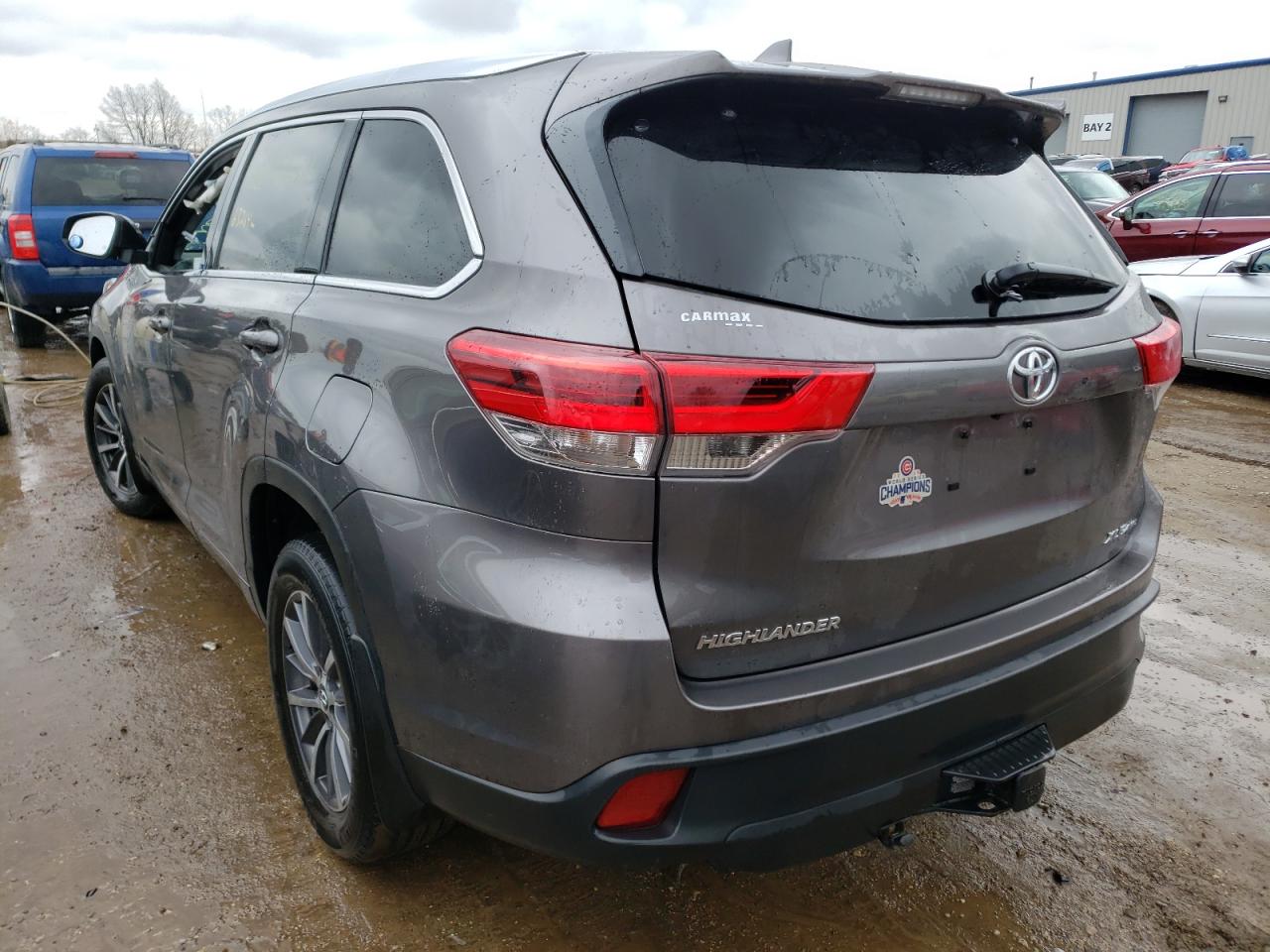 Photo 3 from auction – 2017 TOYOTA HIGHLANDER with VIN 5TDJZRFH5HS508372