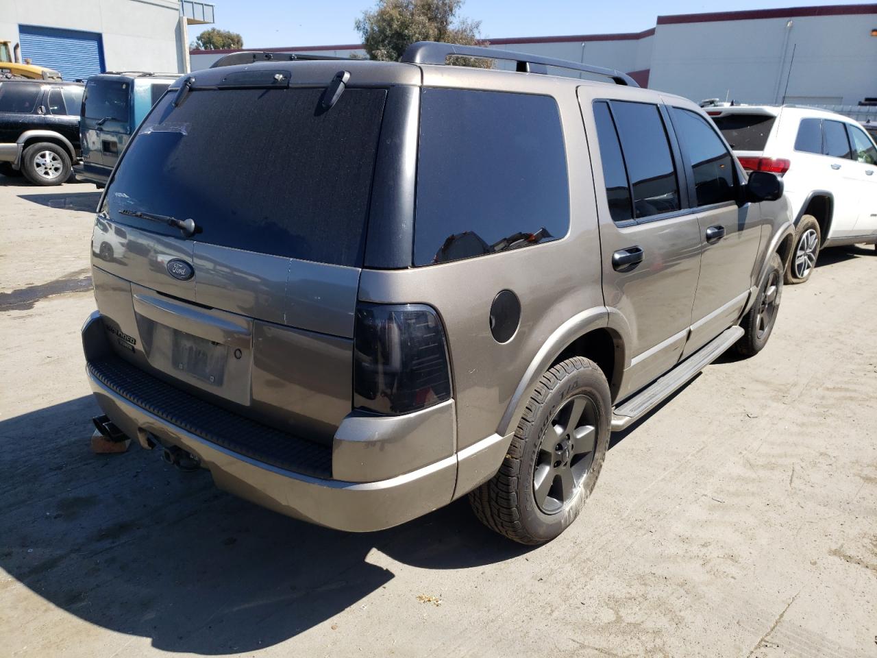 Photo 4 from auction – 2003 FORD EXPLORER L with VIN 1FMZU65K23UC02341