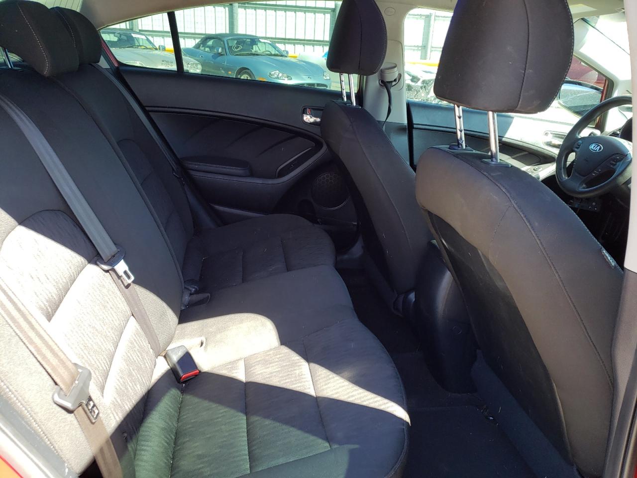 Photo 6 from auction – 2016 KIA FORTE LX with VIN KNAFK4A62G5598603