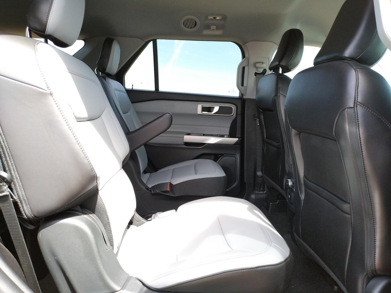 Photo 6 from auction – 2021 FORD EXPLORER X with VIN 1FMSK7DH6MGA62992