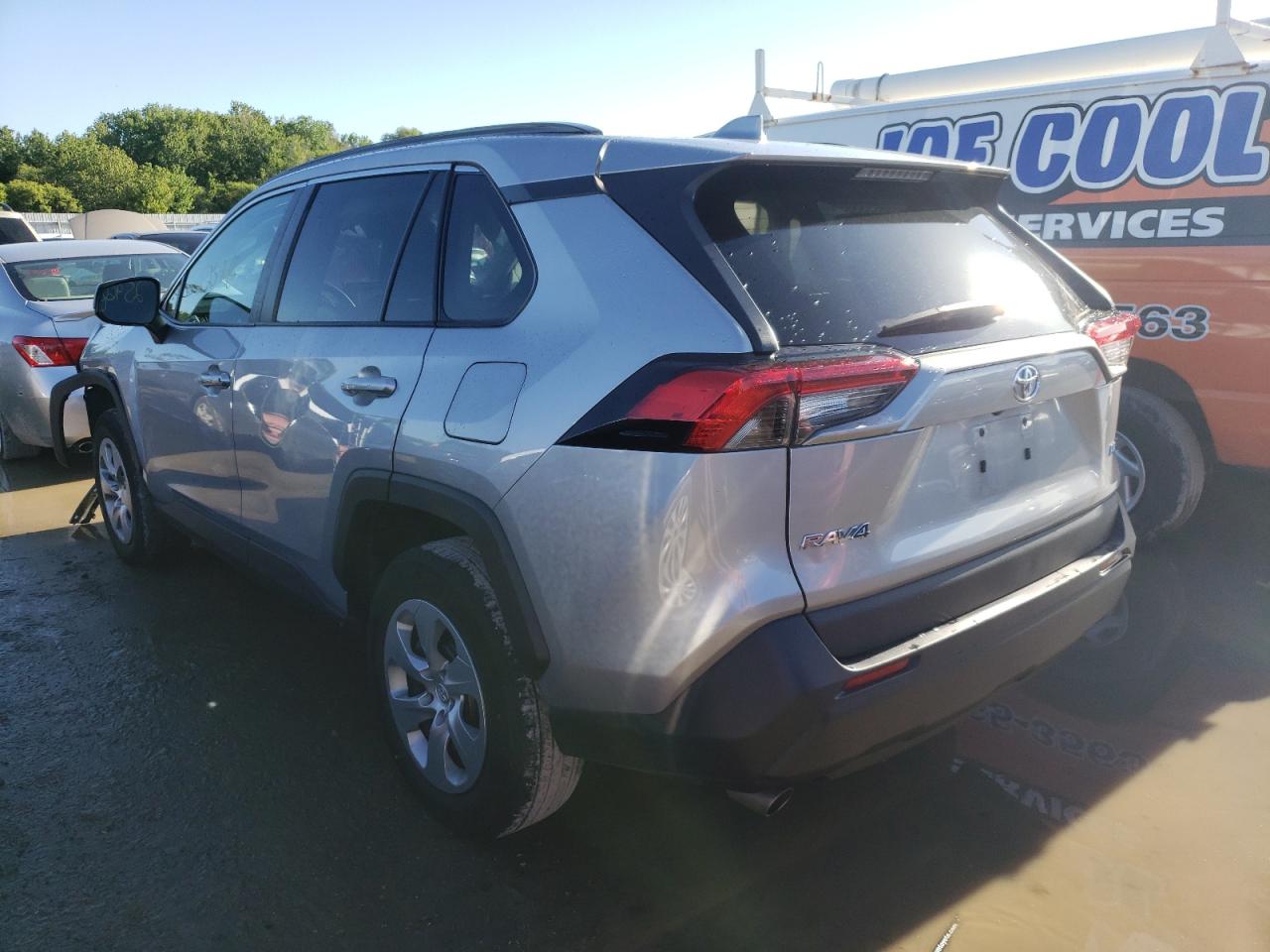 Photo 3 from auction – 2019 TOYOTA RAV4 LE with VIN 2T3H1RFV3KW055757
