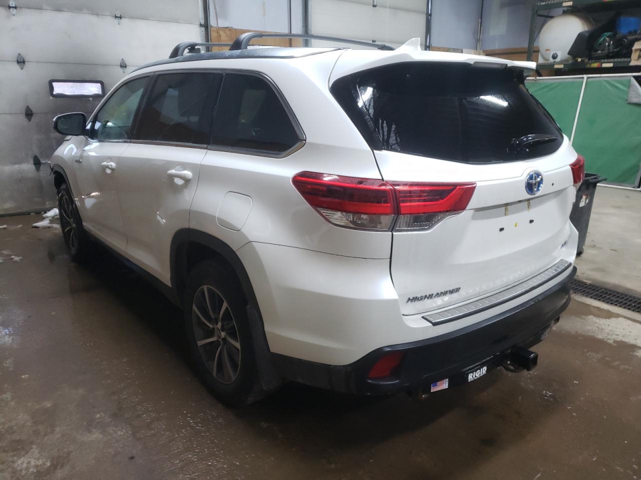 Photo 3 from auction – 2019 TOYOTA HIGHLANDER with VIN 5TDJGRFH9KS077452