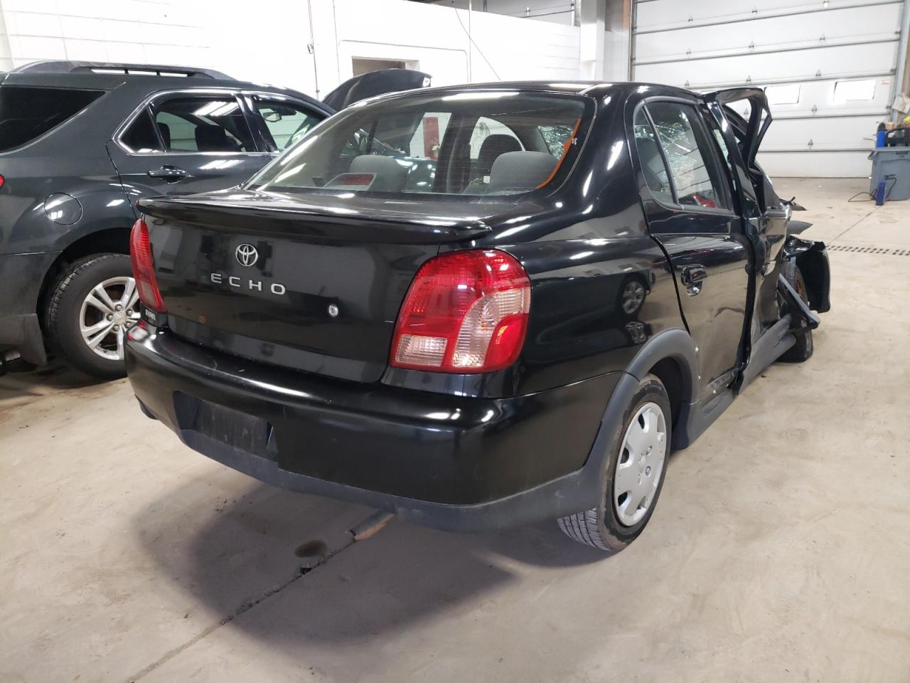 Photo 4 from auction – 2000 TOYOTA ECHO with VIN JTDBT123XY0042880