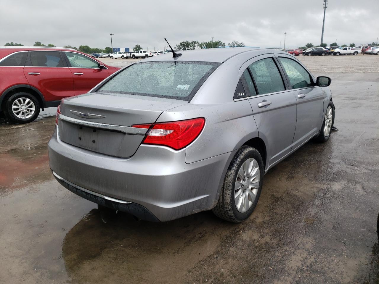 صورة رقم 4 من المزاد - 2014 CHRYSLER 200 LX مع VIN 1C3CCBAB1EN229284