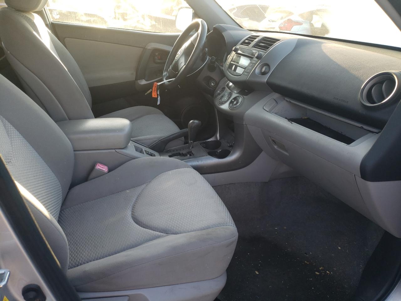 Photo 5 from auction – 2006 TOYOTA RAV4 LIMIT with VIN JTMBD31V766019109