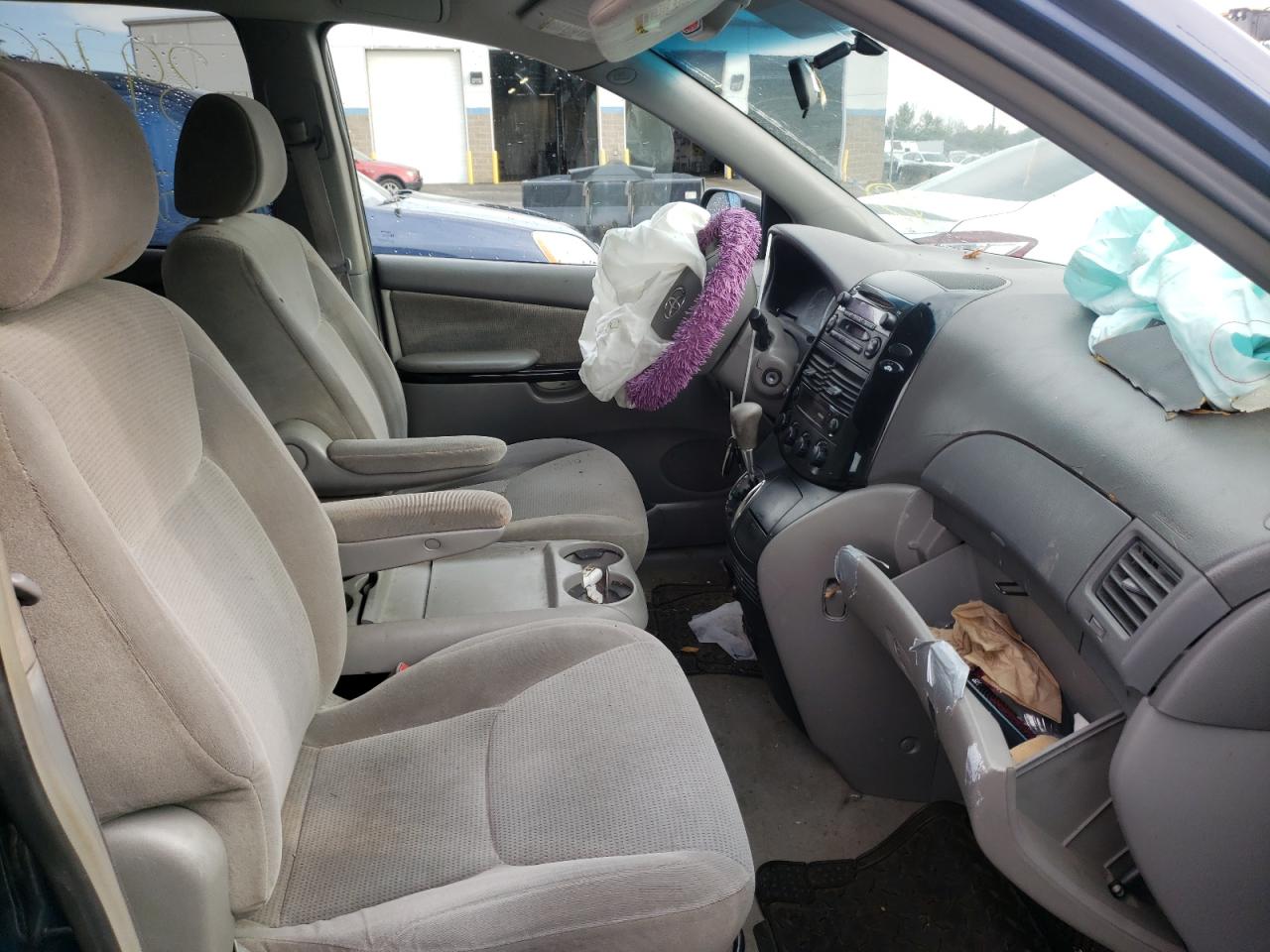 Photo 5 from auction – 2004 TOYOTA SIENNA CE with VIN 5TDZA23C44S173237