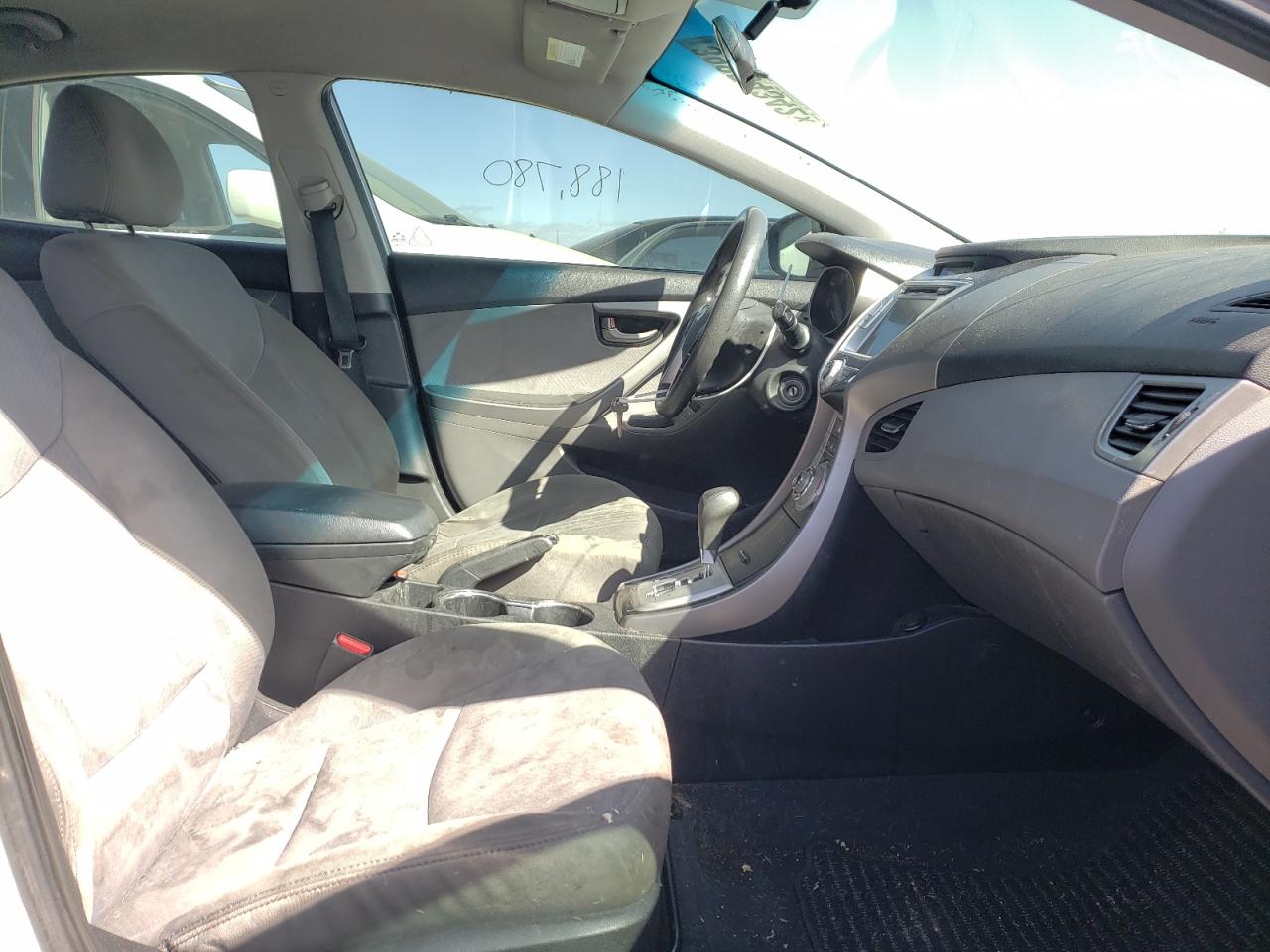 Photo 5 from auction – 2011 HYUNDAI ELANTRA GL with VIN 5NPDH4AE1BH040654