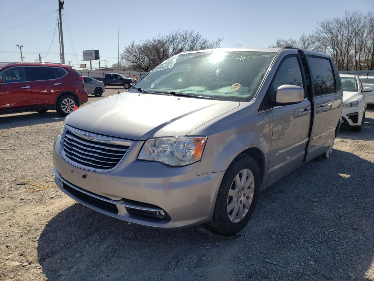 Photo 2 from auction – 2015 CHRYSLER TOWN & COU with VIN 2C4RC1BG2FR645343